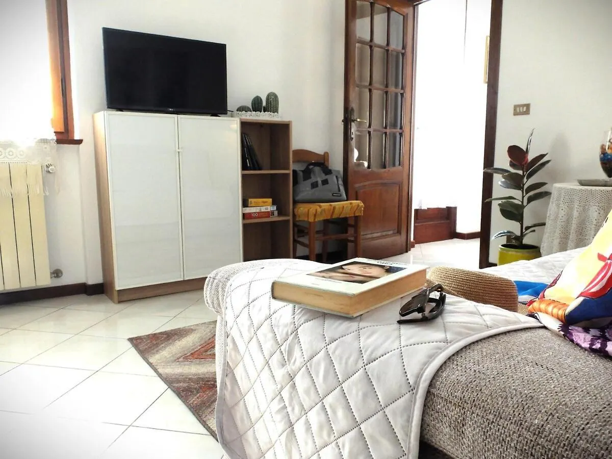 Апартаменты Casa Luminosa A 5 Min Dal Mare Лидо-ди-Камайоре